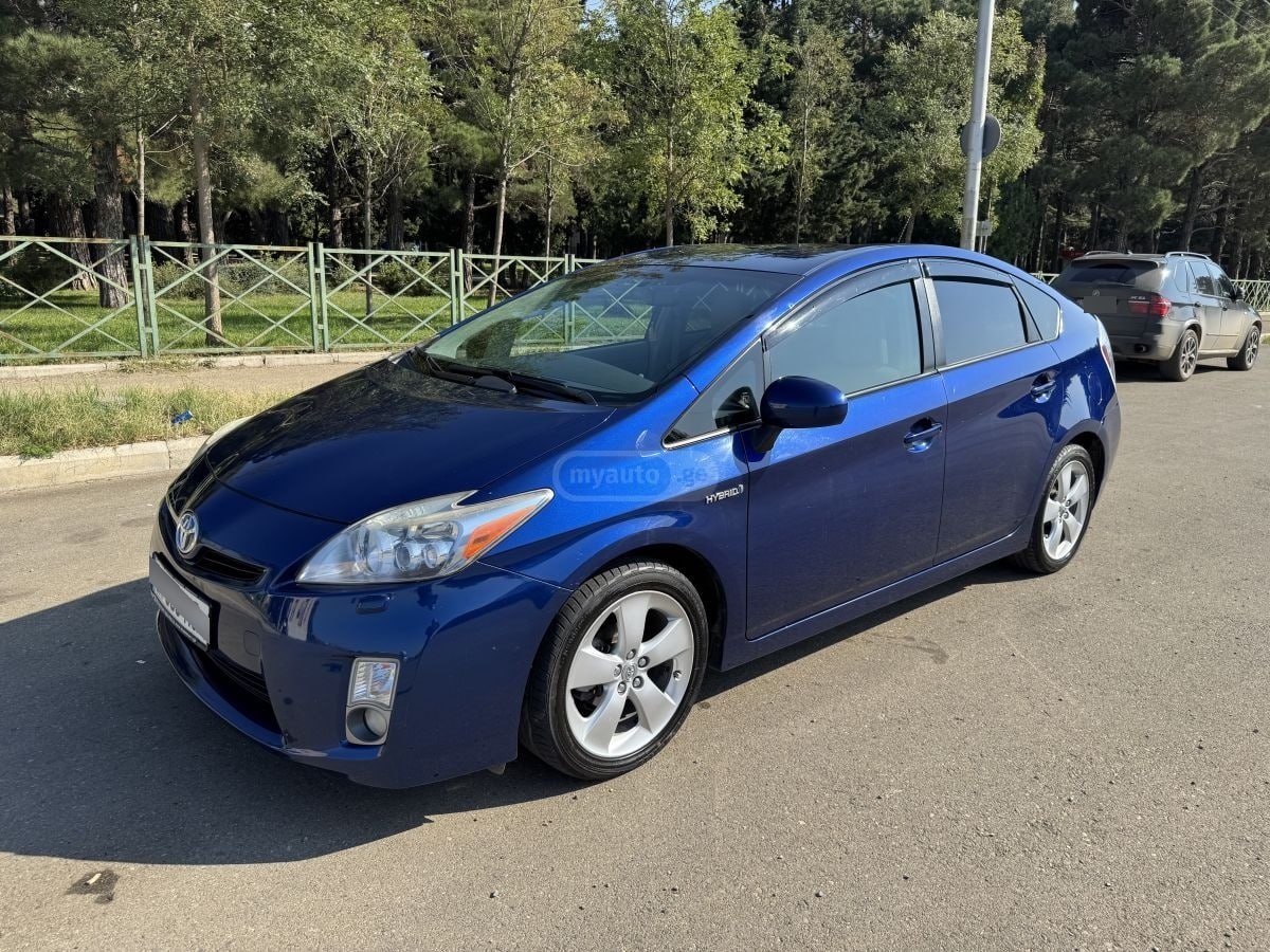 2011 TOYOTA Prius - Main Photo