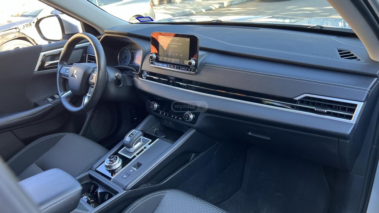 2021 Mitsubishi Outlander  - Main Photo