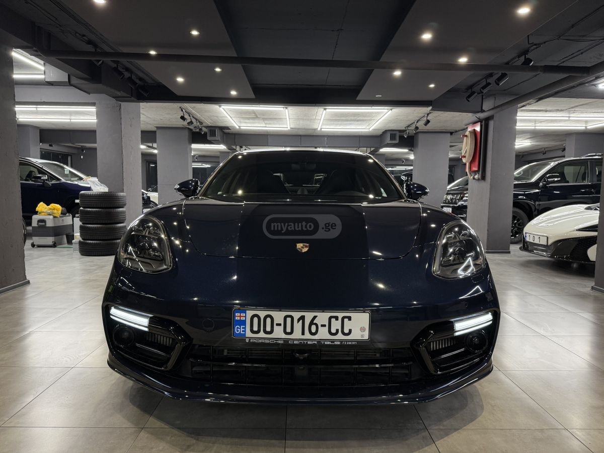2017 Porsche Panamera  - Main Photo