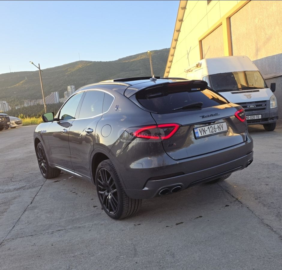 2017 Maserati Levante  - Photo 2