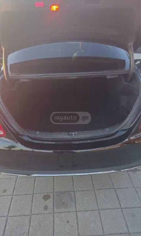 2016 Mercedes-Benz C 300  - Photo 2