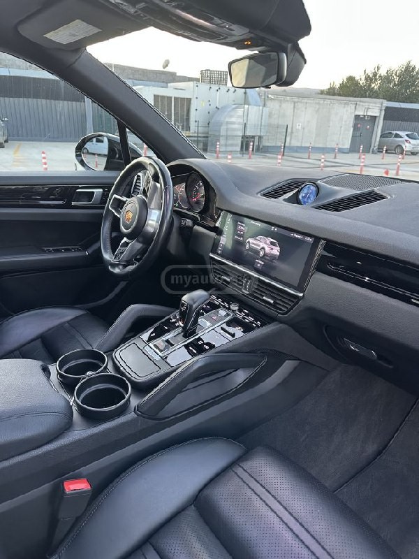 2019 Porsche Cayenne  - Photo 2