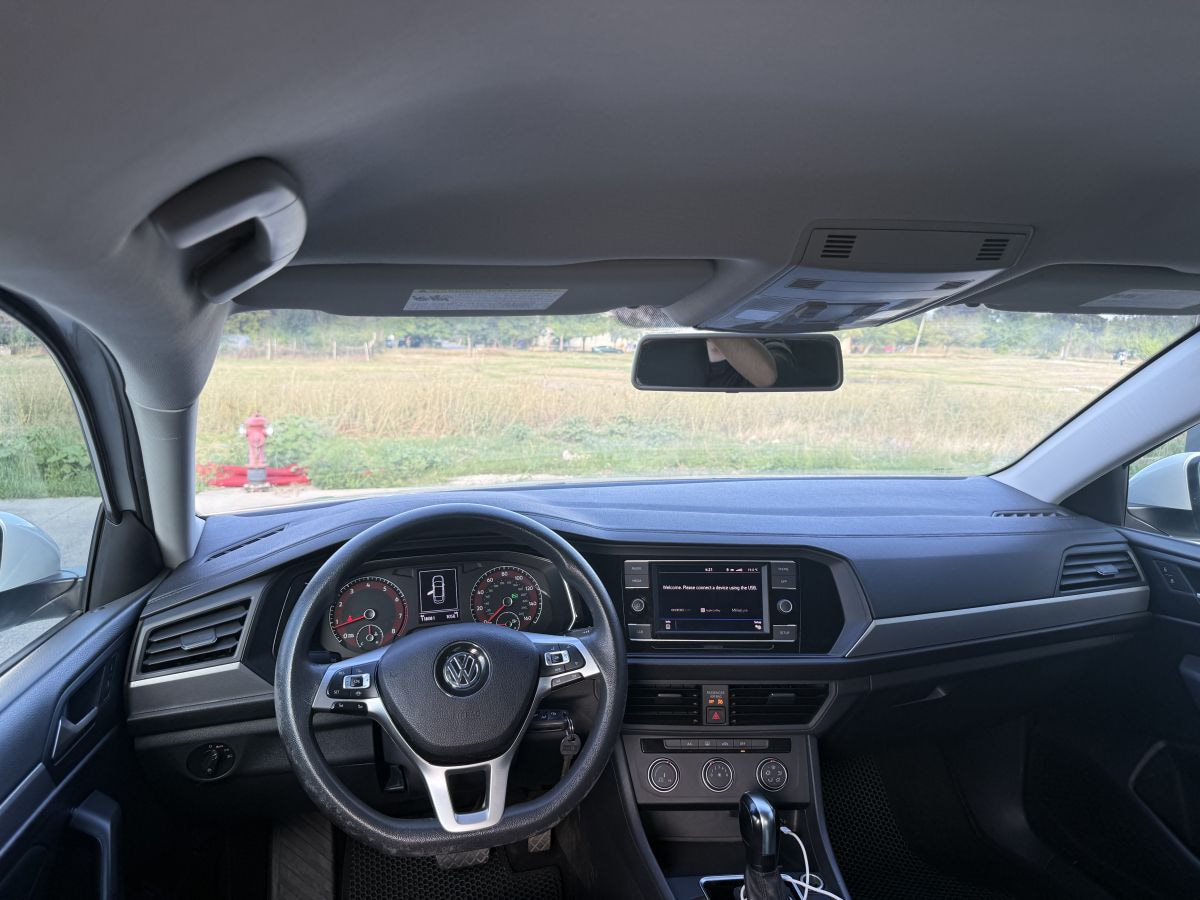 2019 Volkswagen Jetta  - Photo 2