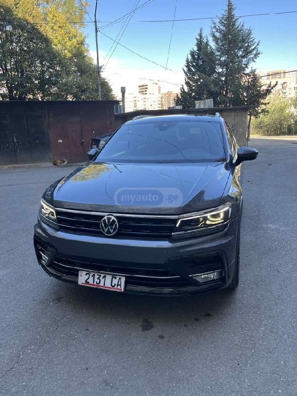 2021 Volkswagen Tiguan  - Photo 3