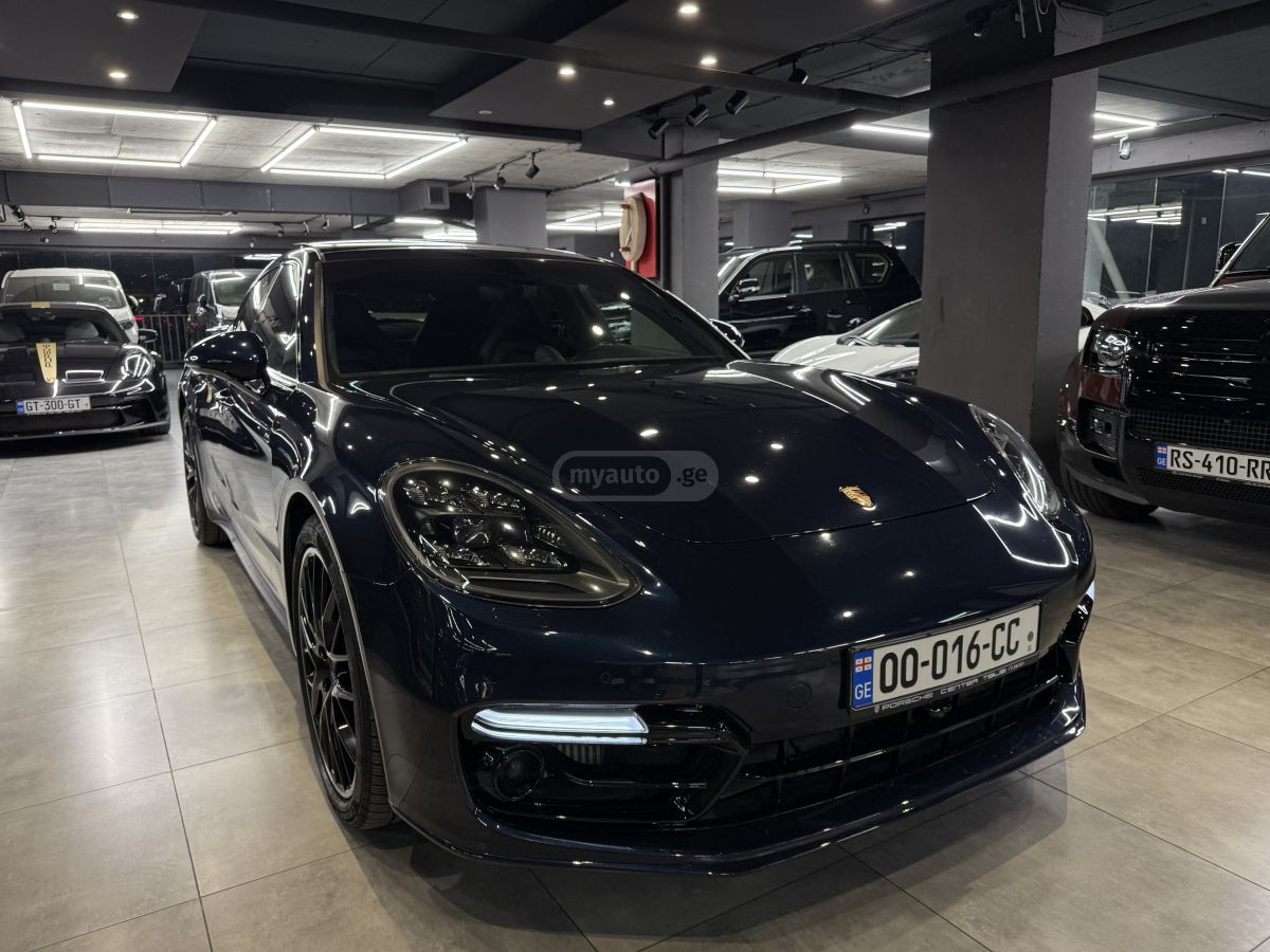 2017 Porsche Panamera  - Photo 3