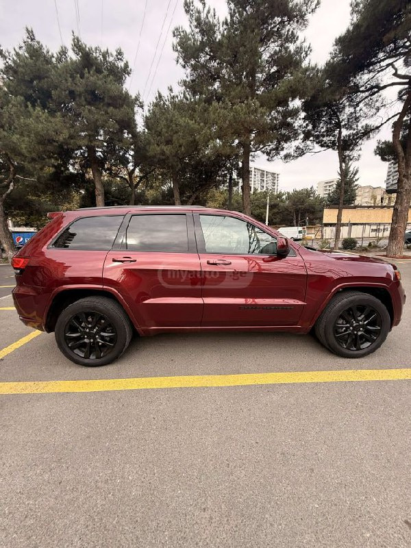 2017 Jeep Grand Cherokee  - Photo 4