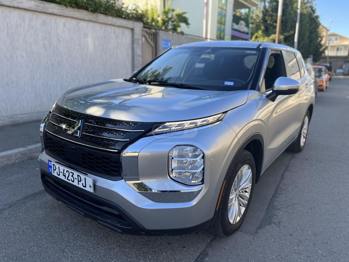 2021 Mitsubishi Outlander  - Photo 4