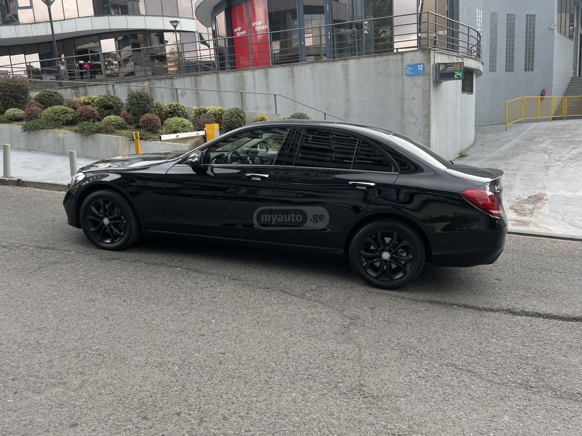 2016 Mercedes-Benz C 300  - Photo 4