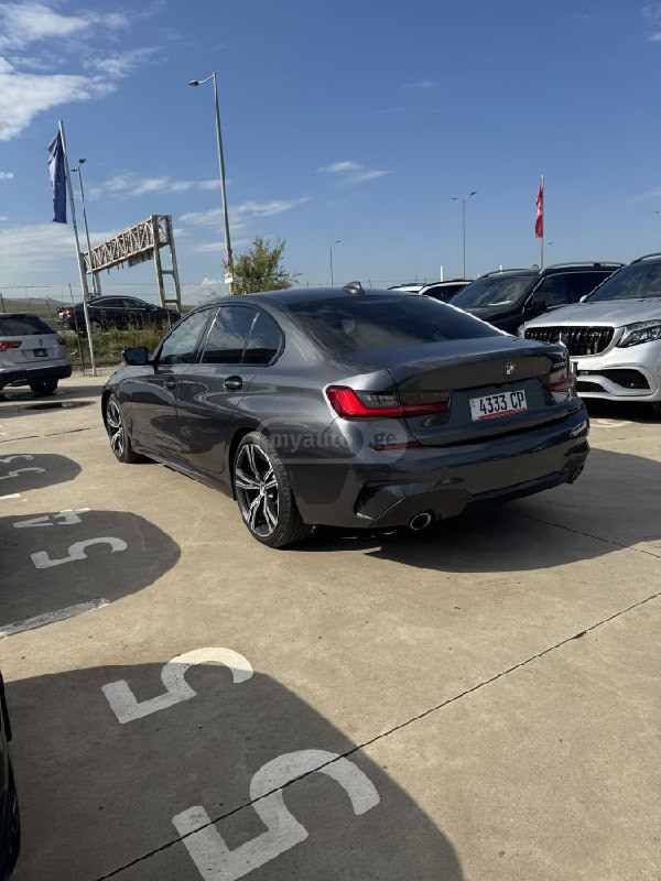 2021 BMW 330 - Photo 4