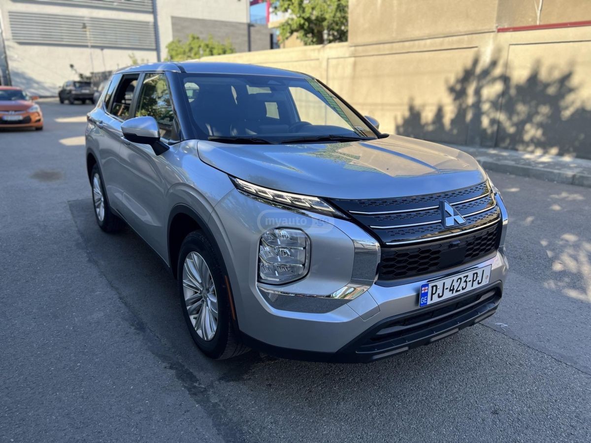 2021 Mitsubishi Outlander  - Photo 5