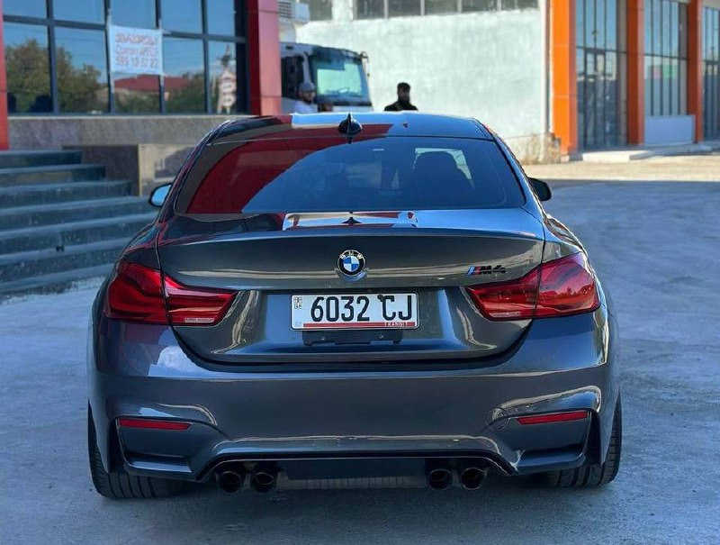 2018 BMW M4 - Main Photo