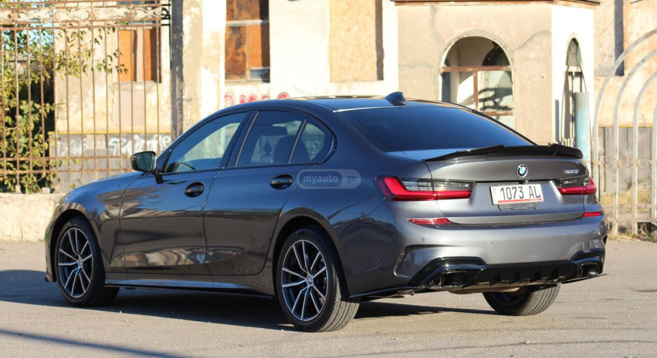 2020 BMW 330i - Photo 2