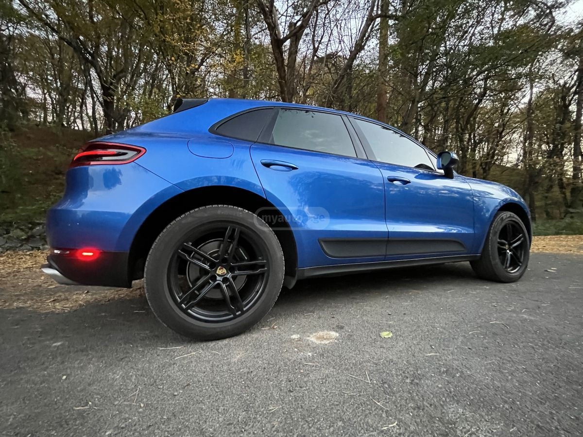 2017 Porsche Macan  - Photo 2