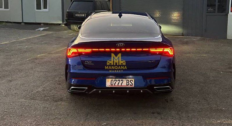 2021 KIA K5 - Photo 2