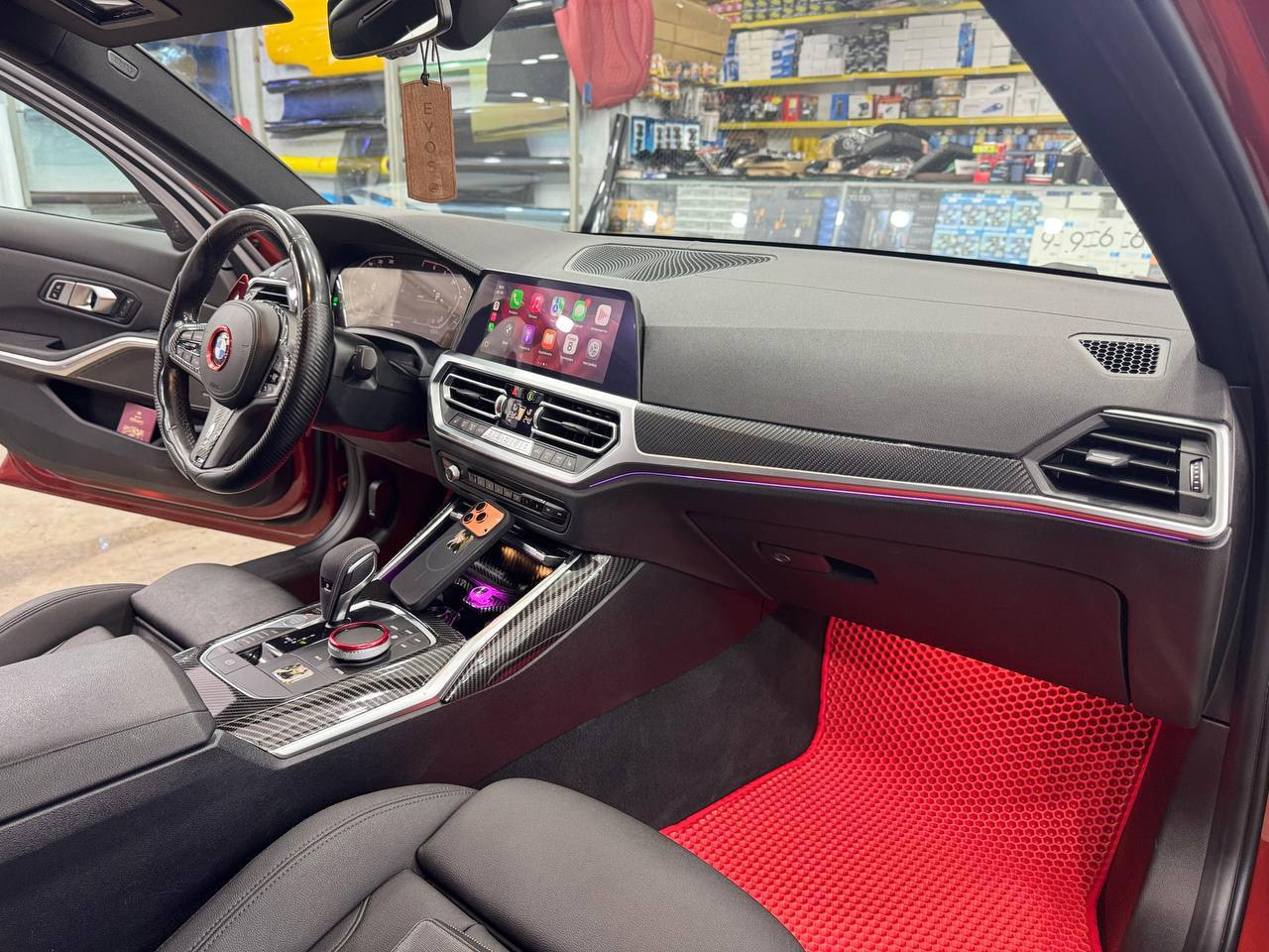 2020 BMW 330i - Photo 2