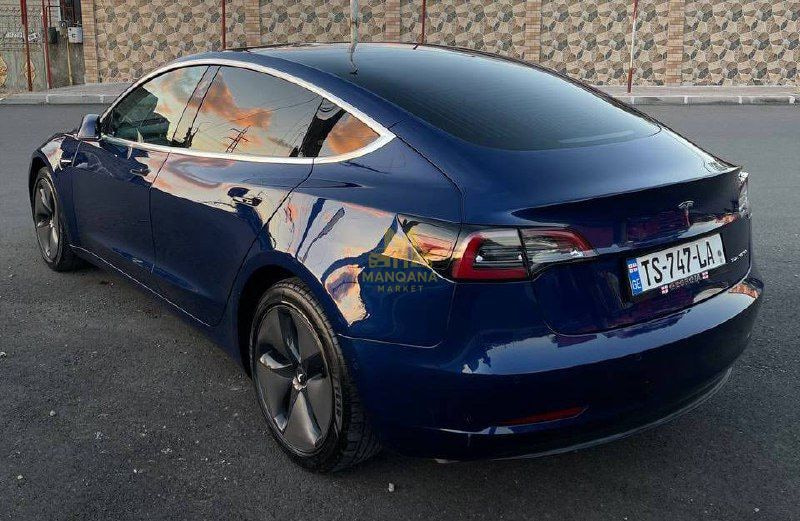 2018 TESLA Model 3 - Photo 2