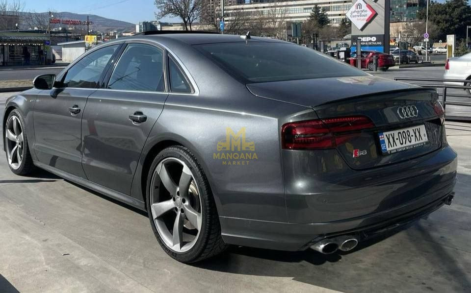 2013 AUDI S8 - Photo 2