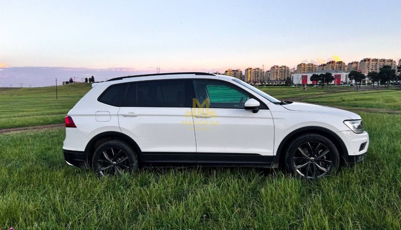 2018 VOLKSWAGEN Tiguan - Photo 3