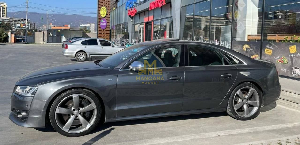 2013 AUDI S8 - Photo 4