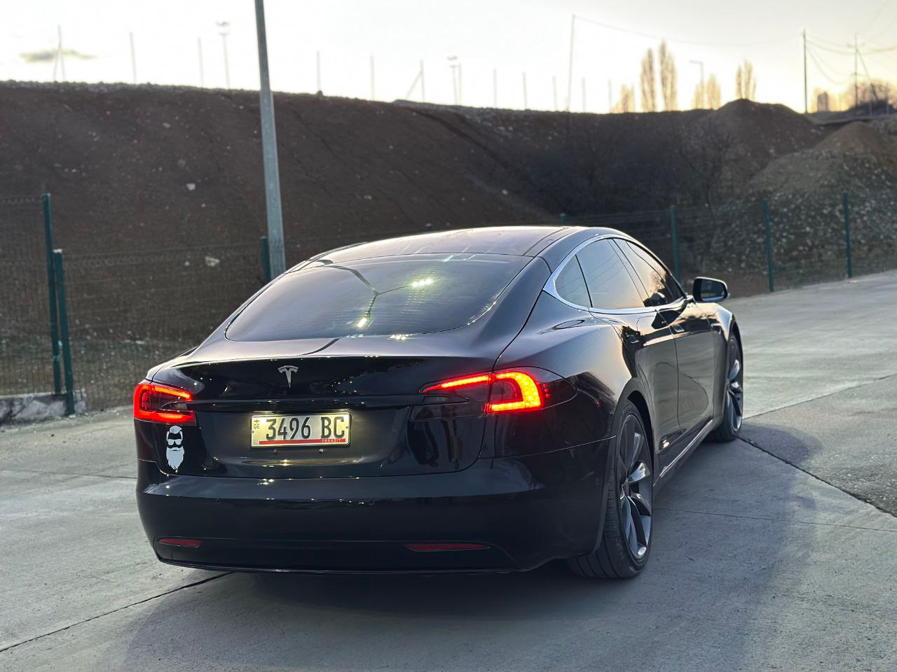 2017 TESLA Model S - Photo 2