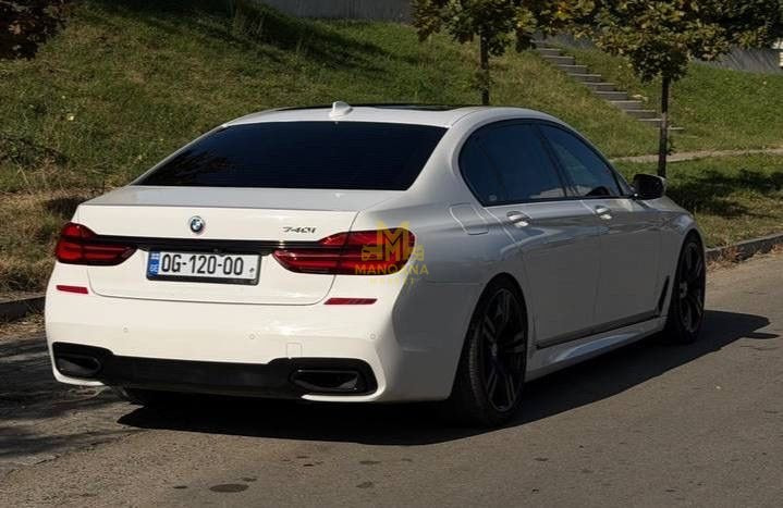 2018 BMW 740i - Photo 2