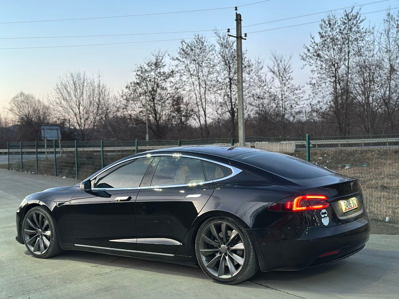 2017 TESLA Model S - Photo 3