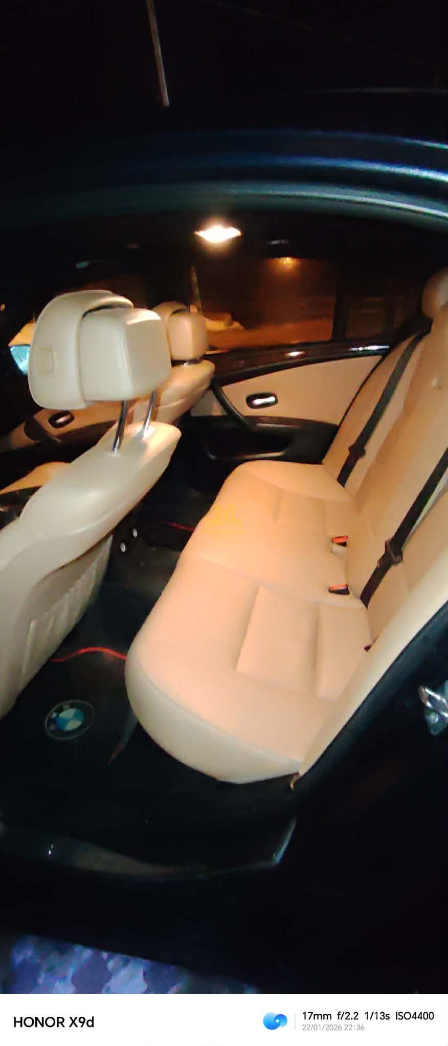 2010 BMW 528i - Photo 3