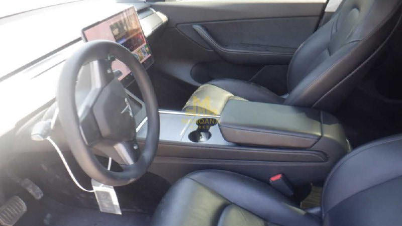 2021 TESLA Model Y - Photo 2