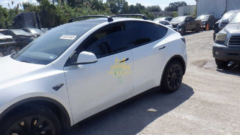 2021 TESLA Model Y - Photo 3