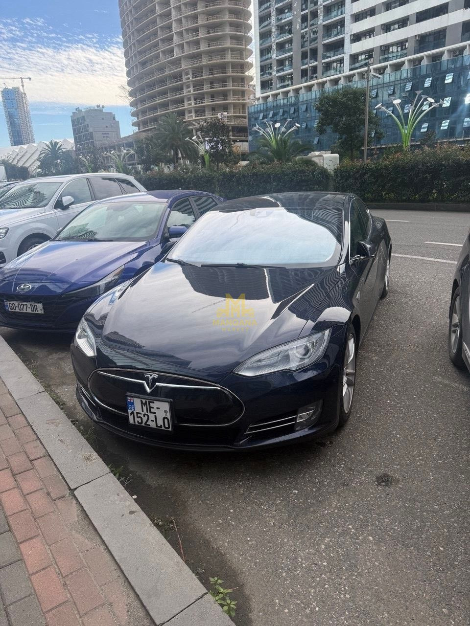 2015 TESLA Model S - Photo 4