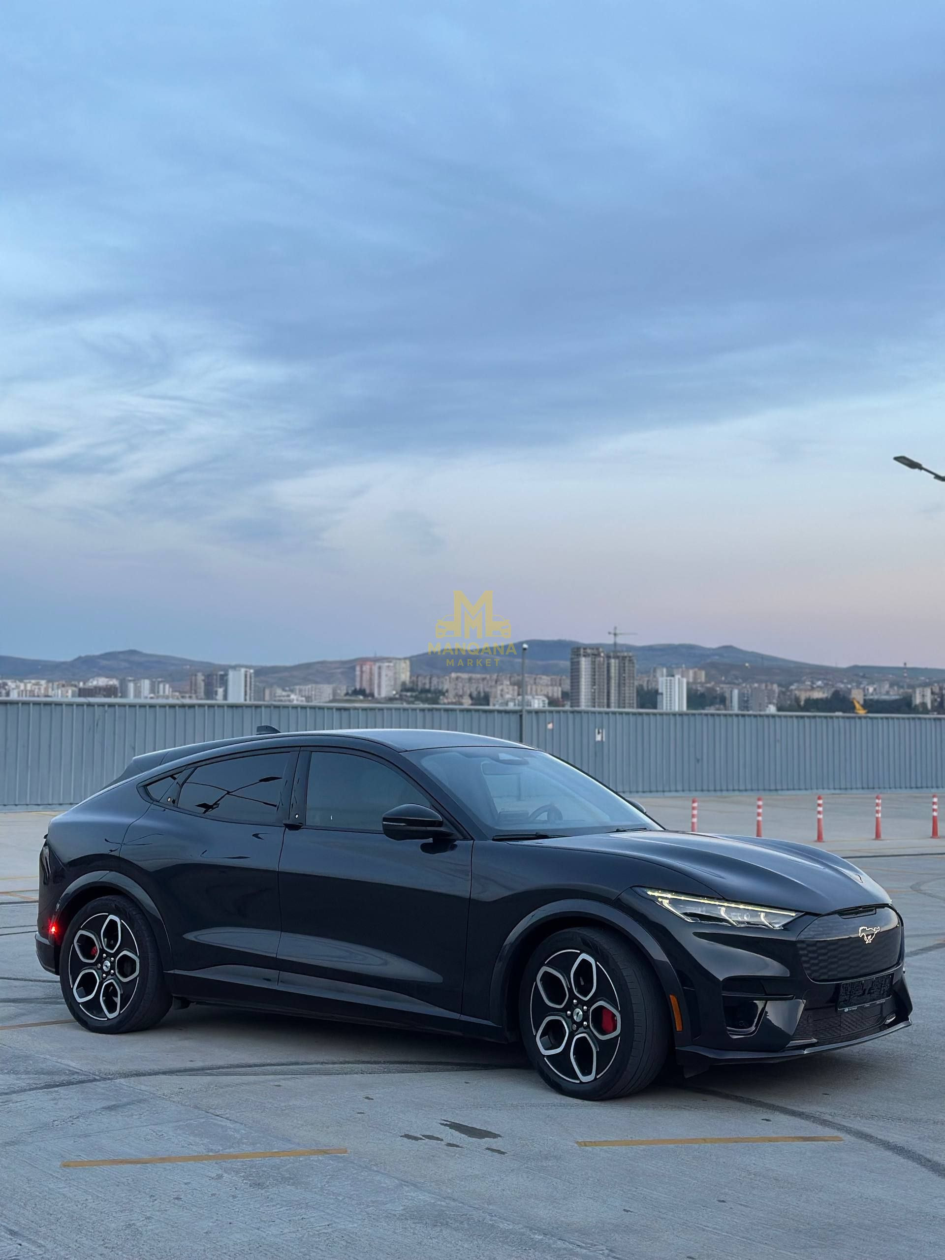 2022 FORD Mustang Mach-E GT  - Photo 4
