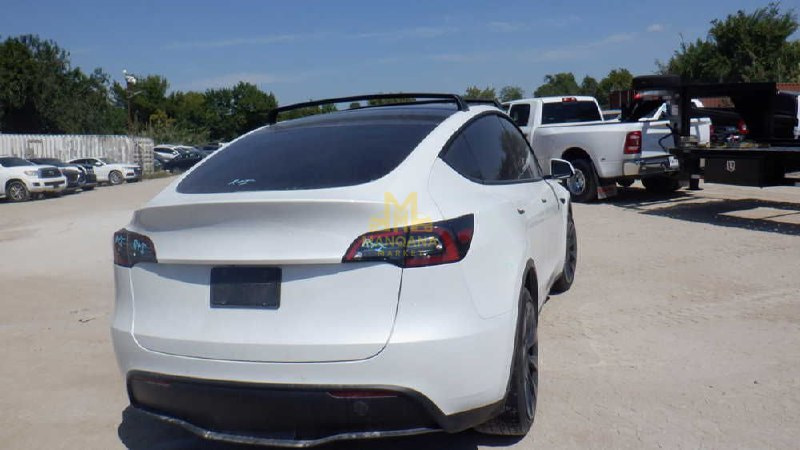 2021 TESLA Model Y - Photo 4