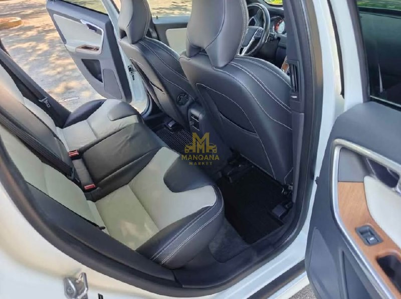 2015 VOLVO XC60 - Photo 4